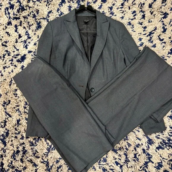 Ann Taylor signature 3 piece gray suit set - blazer (10), skirt and pants (8) - Picture 2 of 15